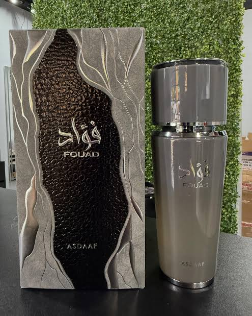 FOUAD: for men Rich, bold, with a smooth warmth in the base. It starts somewhat sharp or spicy (from saffron / bergamot) then settles into a deeper, more resinous woody-leather profile.